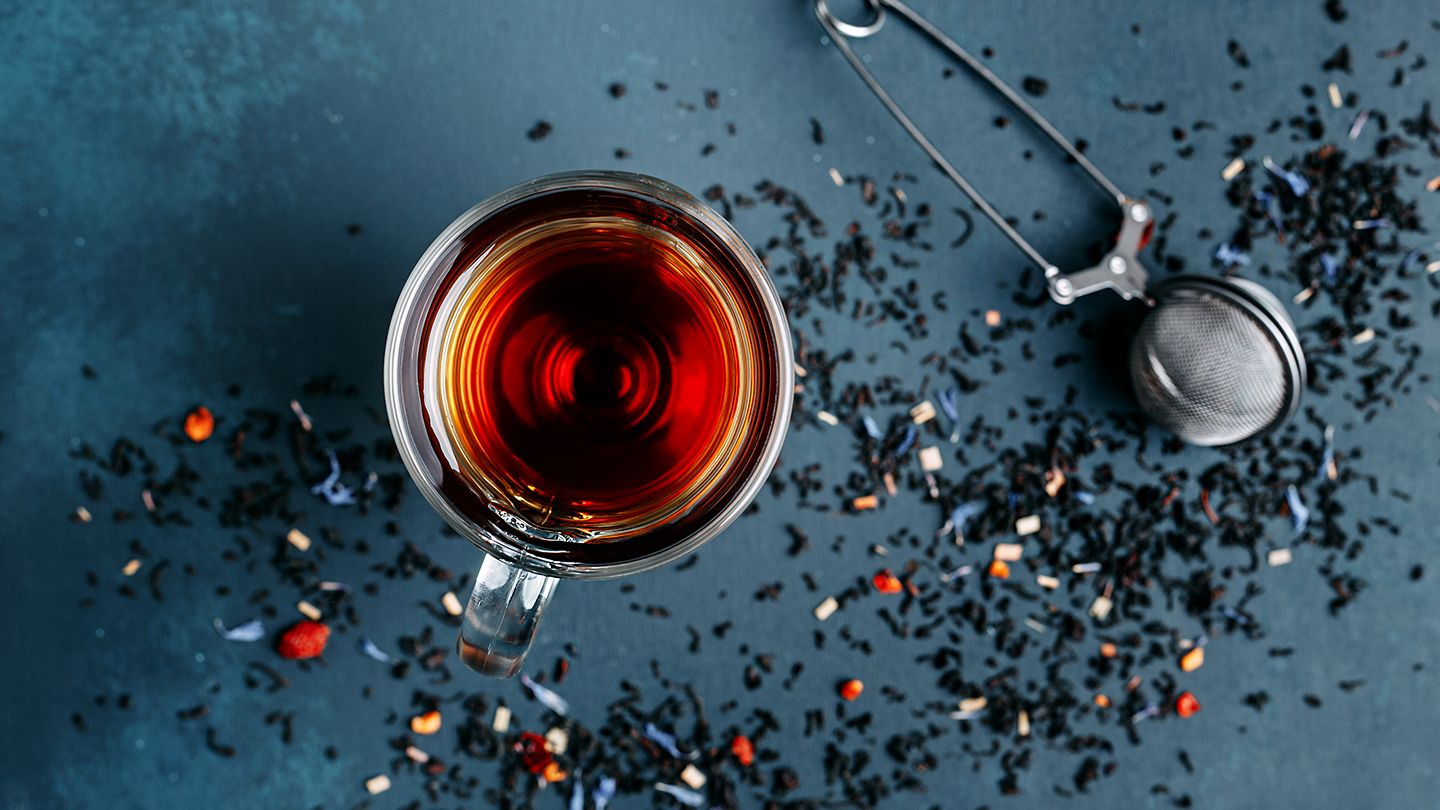 The Evidence-Backed Benefits of Black and Green Tea